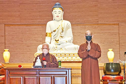 During a meeting of the monastic community, Abbot Jiandeng announces the next abbot: Master Jianying, the Vice Abbot of Research and Development.